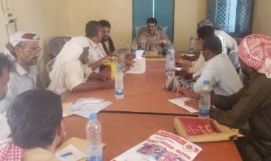 بحضور مدير عام مديرية الروضة.. لجنة المظاريف تفتح مظاريف عدد من المشاريع الخدمية بالمديرية .