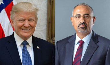 الرئيس الزُبيدي يهنئ الرئيس الأمريكي بذكرى استقلال بلاده