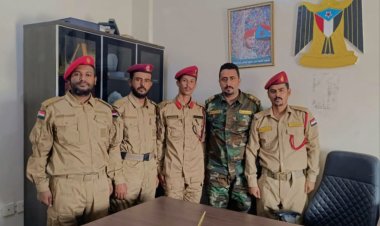 العميد ناجي اليهري يكرم ضباط حزام الطوق الخريجين من الكلية العسكرية بالعاصمة عدن