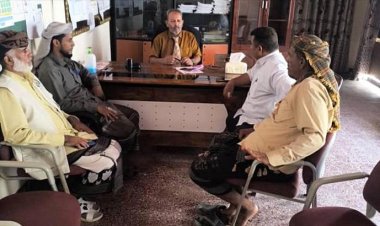 مدير صحة أبين يناقش مع جمعية الحكمة دعم الجوانب الصحية