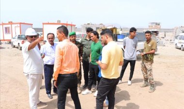 الزهري والسقاف يطلعان على سير الأعمال الإنشائية بمشروع بناء المستشفى الحديث بخور مكسر