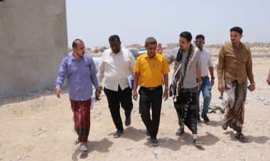 المدير العام لمديرية الشحر يتفقد سير العمل في مشروع معهد أحمد السيد عبدالوهاب النقيب للتعليم الفني