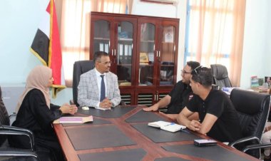 الأمين العام لمحلي حضرموت يطّلع على مشروع البرنامج التدريبي لتأهيل الفتيات في المجالات الرقمية والتقنية