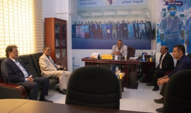 رئيس تنفيذية انتقالي شبوة وأمين عام محلي المحافظة يطلعان على سير العمل في مستشفى الشيخ محمد بن زايد التعليمي