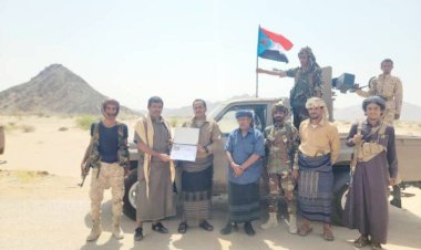 رئيس انتقالي نصاب يتفقد عدداً من مواقع اللواء السادس صاعقة بالمديرية