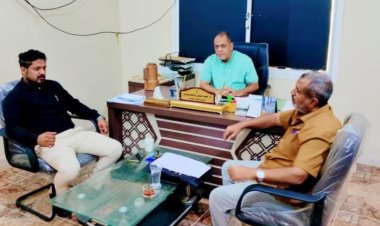 نائب المدير العام ومدير التخطيط ينفذان نزولًا ميدانياً إلى فرع كهرباء فوه بالمكلا