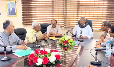 محافظ لحج يناقش خطة المقاطرة التنموية ويشدد على تحسين خدمات مستشفى ابن خلدون