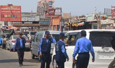 شرطة السير بعدن تنفذ حملة ميدانية مكثفة لضبط السيارات المخالفة