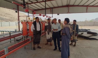 بتوجيهات محافظ شبوة.. مديري مكتبي الغاز والتجارة يتفقدان محطات الغاز بمديريات بيحان .