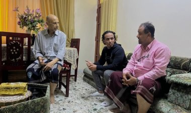 اطمأن على صحته.. السقاف يزور التربوي القدير زكي مسعد في الشيخ عثمان