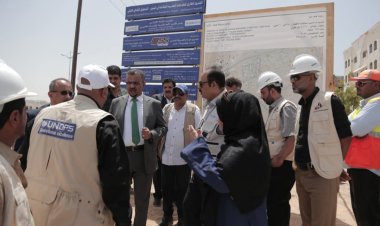 امين عام محلي حضرموت يدشن العمل في مشروع الصرف الصحي لمنطقة غرب الضيافة وحدتي "هاف مون - حمزة"