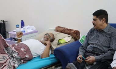 رئيس تنفيذية انتقالي حضرموت يطمئن على صحة المناضل أحمد العساني ويشيد بمواقفه النضالية