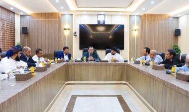 السقطري والحريزي يناقشان مشاريع التنمية مع قيادة السلطة المحلية بمحافظة المهرة