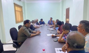 فريق من مجلس المستشارين يلتقي مدير عام مؤسسة كهرباء العاصمة عدن