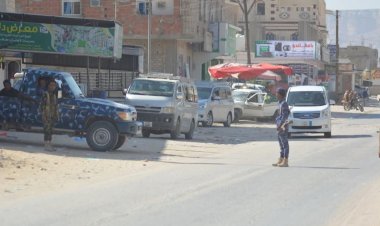 شرطة مديرية حورة ووادي العين تضبط متهماً اعترف بتنفيذ 22 عملية سرقة في عدد من مديريات حضرموت