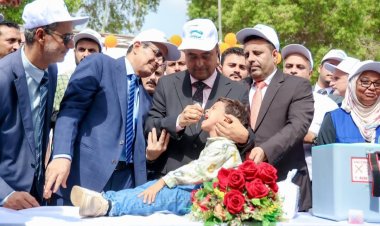 رئيس الوزراء يدشن الجولة الأولى من الحملة الوطنية الطارئة للتحصين ضد شلل الأطفال