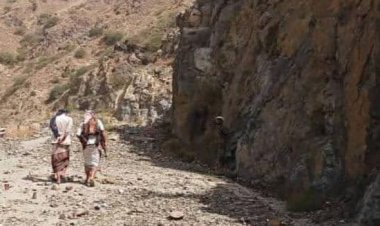 تنفيذا لقرار فتحه.. لجنة لنزع الألغام تصل إلى طريق عقبة ثرة