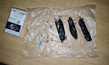 بالتنسيق بين إدارة مكافحة   المخدرات بمحافظة حضرموت الساحل وإدارة امن مديرية المكلا مثمتلة  بمركز شرطة الديس… القبض على مروج لمادة الحشيش المخدر .