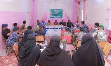 المدير العام لمديرية الشحر يدشن دورة الإسعافات الأولية والأمن والسلامة لرجال الدفاع المدني التي تنفذها مؤسسة رعاية الشاب للتنمية