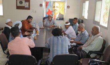 رئيس تنفيذية انتقالي غيل باوزير يبحث مع شخصيات اجتماعية تطوير القطاع الصحي بالمديرية