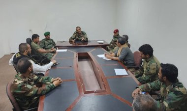 القائد العام لقوات دفاع شبوة العميد الركن الكليبي   يترأس اجتماعاً هاماً مع رؤساء الشعب في القيادة العامة.