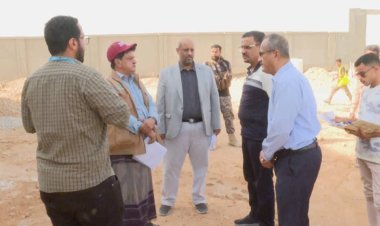 الأمين العام لمحلي حضرموت يطّلع على نسبة الإنجاز في مشروع مركز الصادرات السمكية بحضرموت