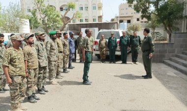 حملة تفتيش مفاجئة لتعزيز الأداء الأمني في أقسام شرط العاصمة عدن.