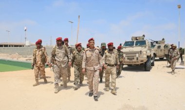 قائد المنطقة العسكرية الثانية يصل مدينة "الغيضة" للوقوف على تطورات الأوضاع الأمنية والعسكرية فيها