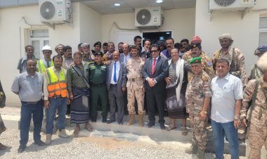 قيادة انتقالي شبوة والسلطة المحلية تتفقد مشروع الطاقة الشمسية