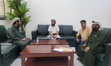 مدير دائرة العلاقات العامة بالحزام الأمني يبحث مع نائب وزير الأوقاف ومدير صندوق النظافة بعدن سبل التعاون المشترك