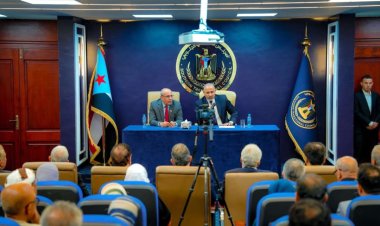 الرئيس الزُبيدي يرأس اجتماعاً موسعاً لقيادات المجلس الانتقالي الجنوبي