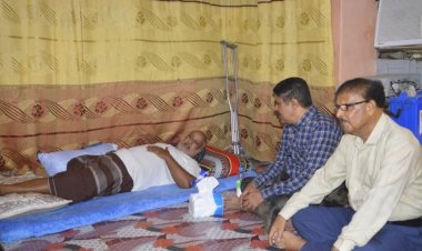 رئيس تنفيذية انتقالي حضرموت يطمئن على صحة المناضل خالد الصبيحي بالمكلا