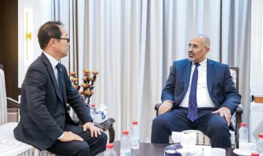 الرئيس القائد عيدروس الزُبيدي يناقش مع السفير الياباني سبل مضاعفة الدعم التنموي لبلادنا