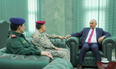 الرئيس الزُبيدي يشدد على أهمية تعزيز التنسيق العسكري والأمني لحفظ الأمن والاستقرار