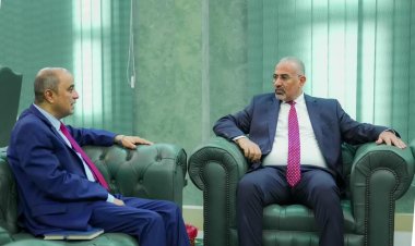 الرئيس الزُبيدي يشدد على تسريع وتيرة الأداء الحكومي في القطاعين الاقتصادي والخدمي