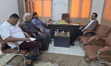 رئيس الهيئة العامة للأراضي ومحافظ سقطرى يناقشان تنفيذ المخطط العام مستربلان لسقطرى