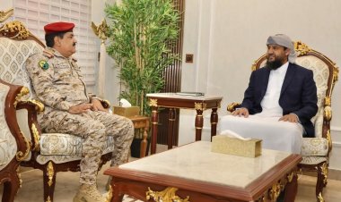 المحرّمي يناقش مع وزير الدفاع مستجدات الأوضاع العسكرية وتعزيز القدرات الدفاعية