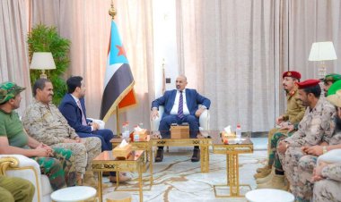 الرئيس الزبيدي يرأس اجتماعاً موسعاً بقيادة قوات دفاع شبوة