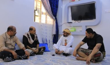 مدير امن وشرطة مديرية شبام يرافق مدير العام مديريه شبام فلهوم للاطمئنان على صحة مدير فرع المؤسسة المحلية للمياه والصرف الصحي بالمديرية