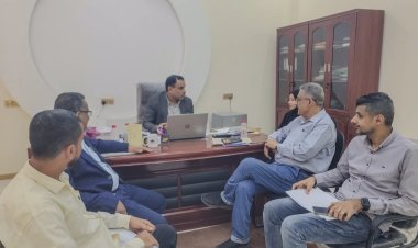 الوزير السقطري يتفقد مركز المعلومات التابع لوزارة الزراعة والأسماك