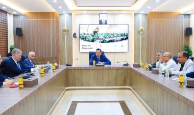 الوزير السقطري يبحث مع وفد من البنك الدولي مشاريع الزراعة والري والأمن الغذائي في اليمن