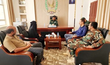 مدير عام شرطة شبوة يبحث التنسيق والتعاون مع مجموعة أصدقاء القانون الدولي الإنساني .