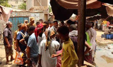 انتقالي أبين يتفقد سوق حراج الأسماك بمدينة زنجبار