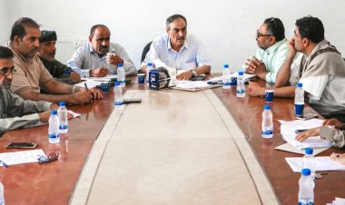 الأمين العام هشله يترأس اجتماعًا موسعًا للجنة الموارد المالية ومديري الشؤون المالية بالمؤسسات الحكومية بمحافظة شبوة