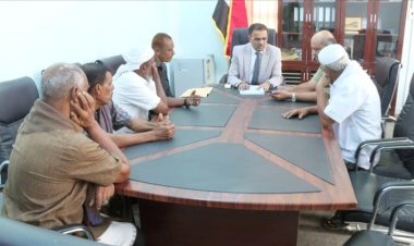 الأمين العام لمحلي حضرموت يبحث احتياجات شريحة الصيادين بمدينة الريدة وأهمية إنشاء كاسر أمواج لحمايتهم خلال المتغيرات المناخية