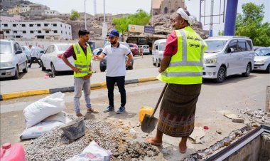 مدير عام صيرة يتفقد أعمال إصلاحات الاتصالات ويوجه بسرعة معالجة الحفريات بالمديرية