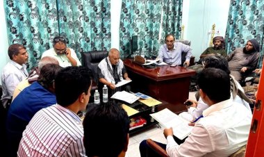 لجنة المناقصات بمحافظة شبوة تستعرض عطاءات مناقصة توريد الأدوية لمركز الأورام