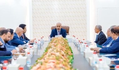 القيادة التنفيذية العُليا تبحث سُبل النهوض بالأوضاع الاقتصادية والخدمية في عموم محافظات الجنوب