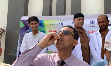 مدير عام مكتب الصحة العامة والسكان بلحج يدشن حملة التحصين ضد مرض الكوليرا بمديرية تبن