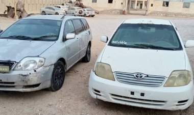 أمن المهرة يستعيد سيارتين مسروقتين من الغيضة ويضبط الجناة بوقت قياسي